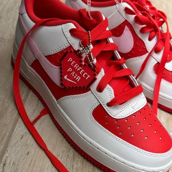 Nike Valentine’s Day Red and White Sneakers size 7Y brand new - Picture 4 of 12